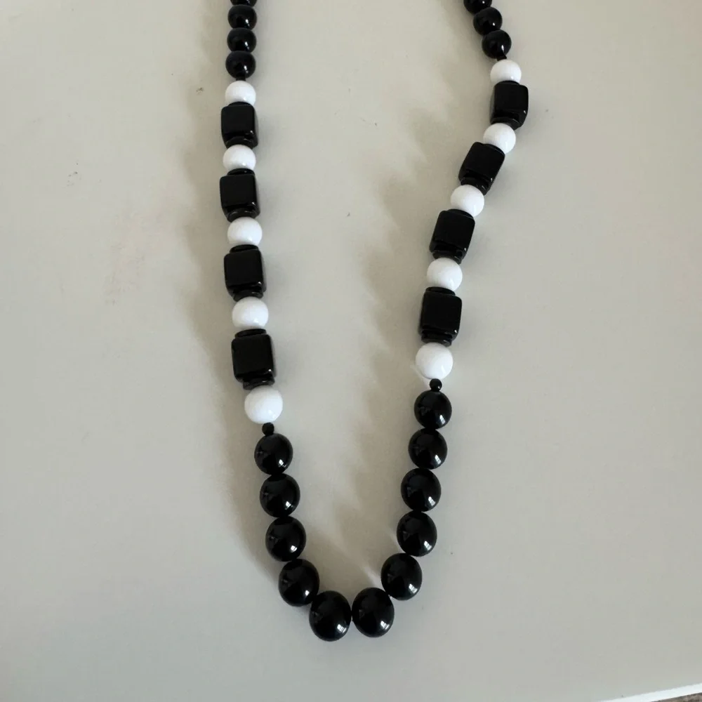 Vintage Black and White Beaded‎ Necklace